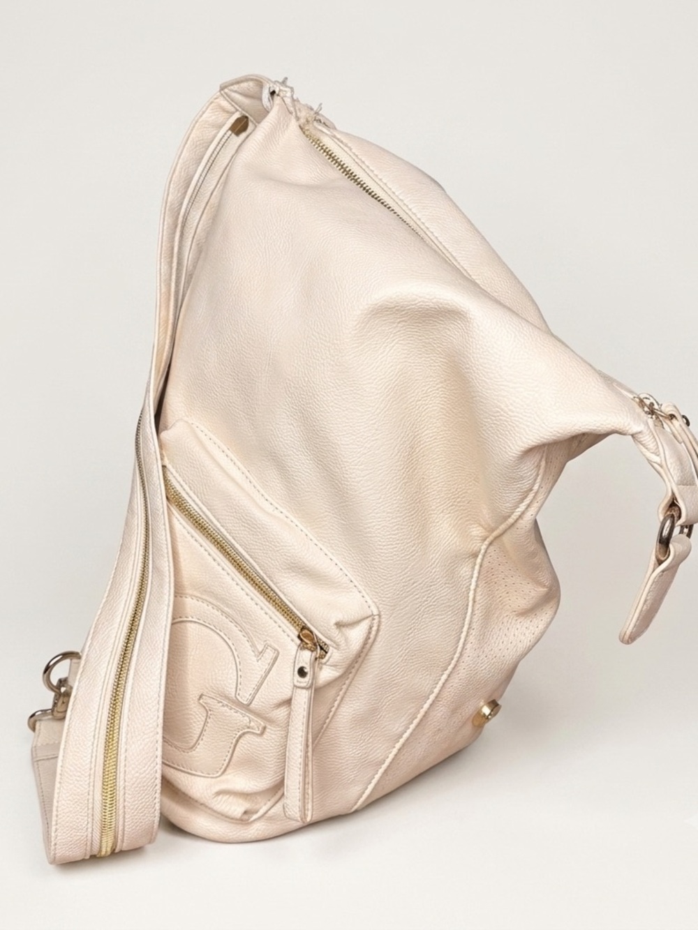 Guess cream leather backpack with gold hardware #guess #leather minor flaw